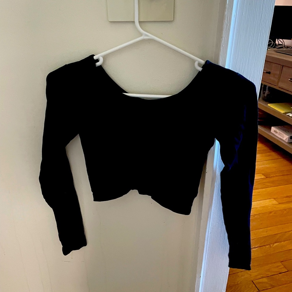 Black crop long sleeve